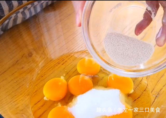 6个鸡蛋加一碗面粉，不用烤箱，不用油炸，简单一做，比吃肉还香