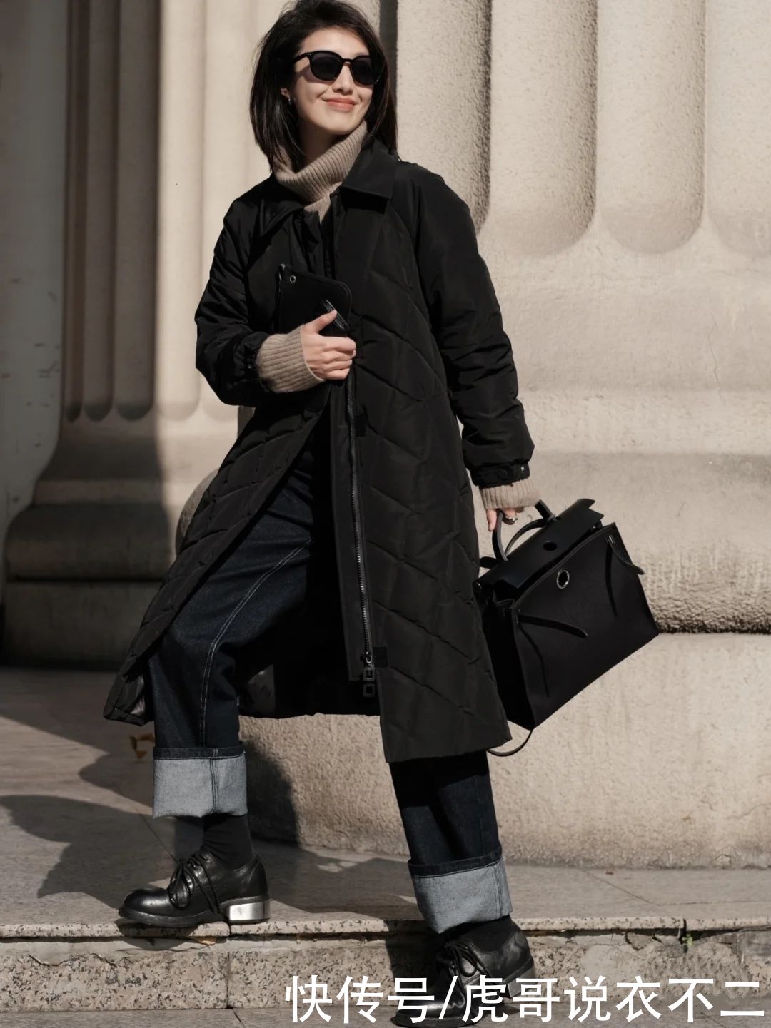 身高161的她，轻松将羽绒服穿得高挑又大气，原来全靠这3招