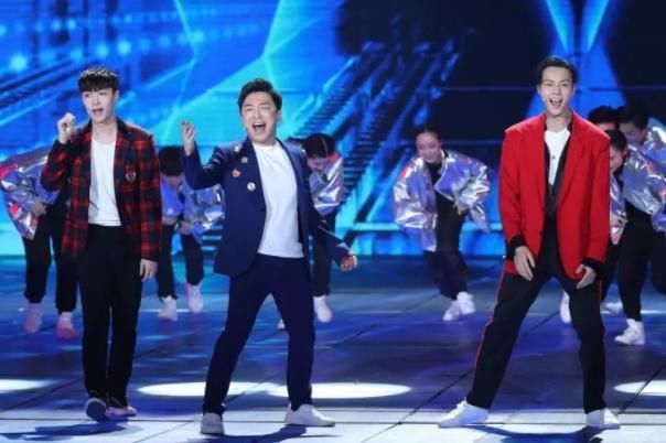 佟丽娅|央视中秋晚会主持阵容大换血,新面孔成为主持舞台风景线