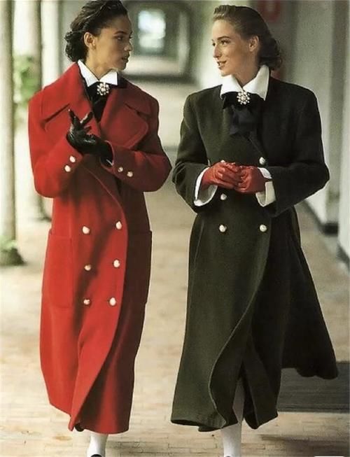 同色系搭配，亮色的配饰随便换，每天都像穿了新套装！