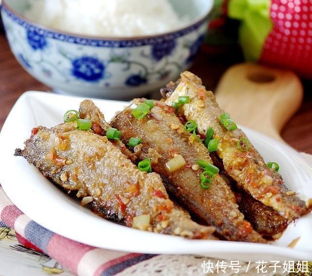 小黄鱼干煎后加一步,变身咸鲜微辣色香诱人的干烧小黄鱼