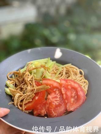 适量|夏天要多吃面条,教你个懒人做法,一人三碗不够吃!大家别错过!