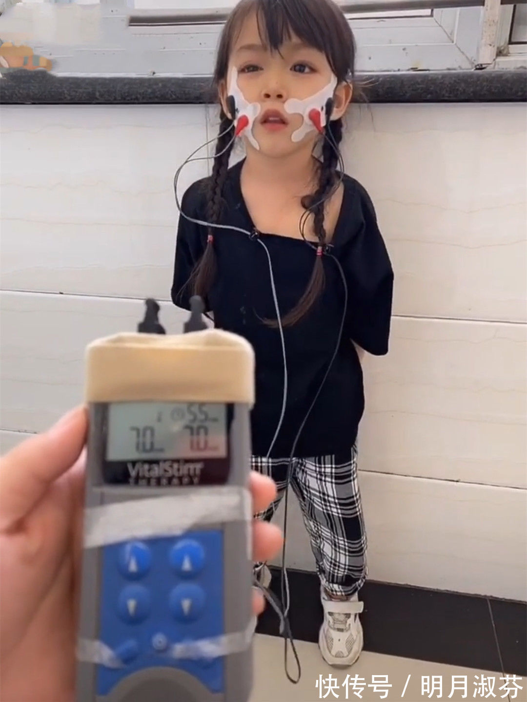 成长|跌落人间的“失声天使”,母亲用视频记录成长,网友:再生一个吧