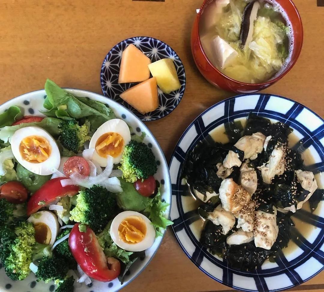 淡定|181cm日本肌肉壮男走红，每天深蹲练出大粗腿，网友不淡定了