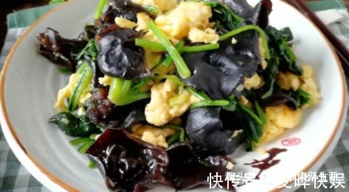黄花菜炒鸡蛋|炒鸡蛋时加入以下食物，补充钙质，补脑益智，孩子脑瓜更加聪明