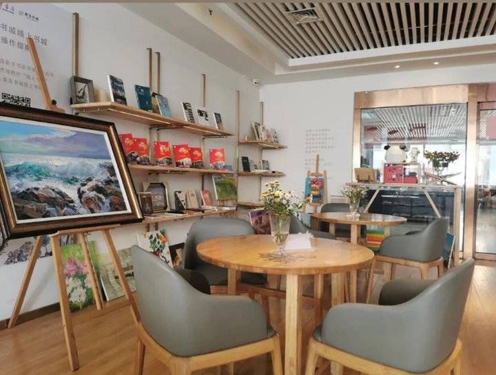 年轻人|除了当网红，书店又在靠“混搭”吸引年轻人