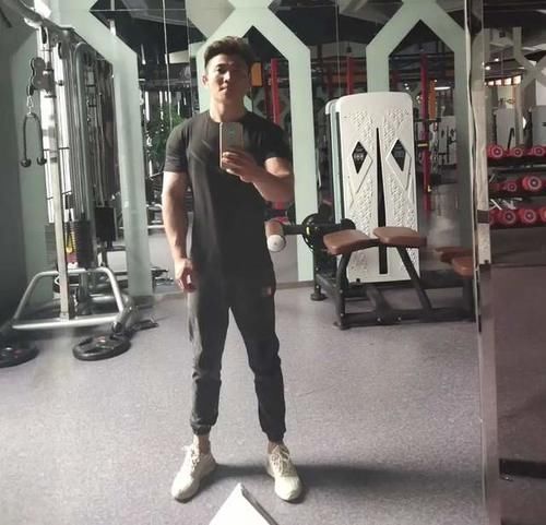 健身|一个不练腿的健身人,N多年后,他会练成什么样子?