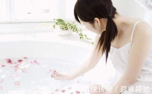 皮肤|洗澡后,啥时候抹“身体乳”效果好?很多人都做错了,难怪皮肤干