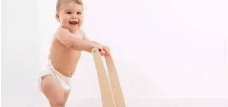 妈妈|孩子光脚,妈妈不当回事,奶奶生气说等孩子大了你就后悔吧