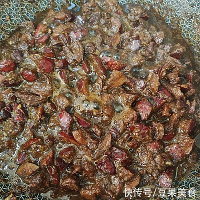 白芝麻|鲜味无敌的红枣核桃蛋糕，大人小孩都爱吃