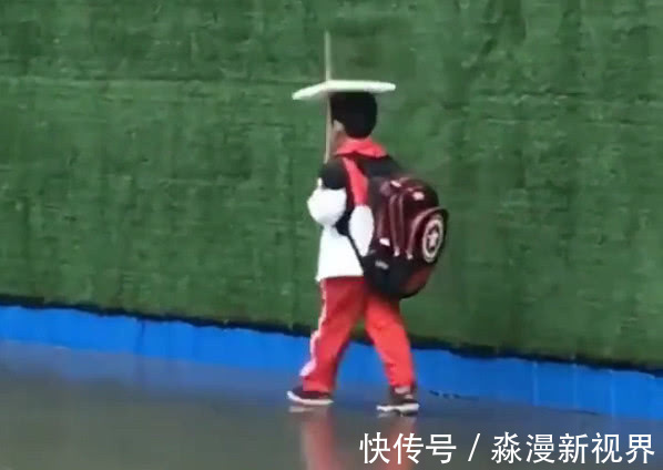 生活态度|“宁采臣宝宝”走红,淋不淋雨的无所谓,重要的是生活要有仪式感