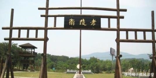 为官|朱元璋在农舍避雨,农民说出姓名后,朱元璋立刻封他世代为官!