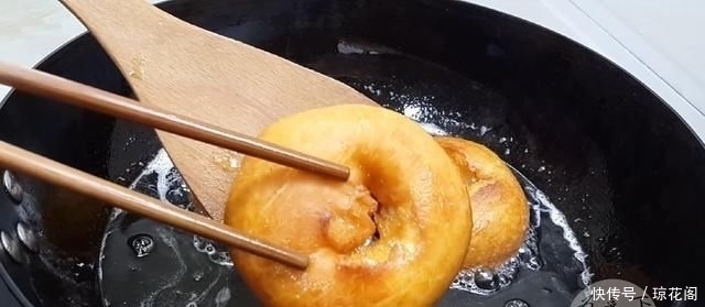 面团|面粉别炸油条了,教你这样做,比烤的简单,比面包香,孩子都爱吃
