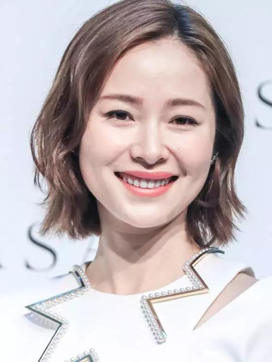 羊毛卷 真正会打扮的女人,通常会留的“5种”发型,轻松遮盖发际线问题