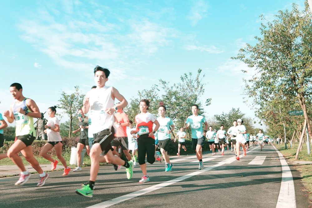 如何用跑步带来美丽和健康，俊男靓女跑者这样说|寻找民间体育达人 | 曾梦蝶