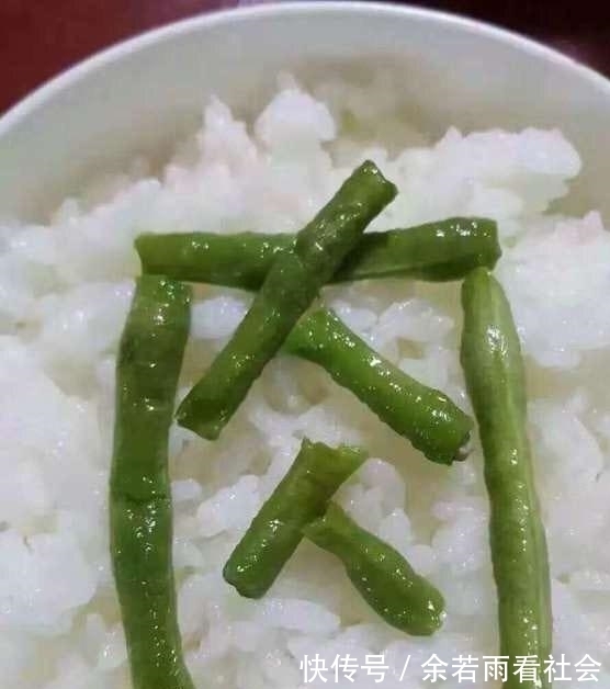 |幽默笑话:小明的外公上了年纪,身体有点不好,老是说腰疼……