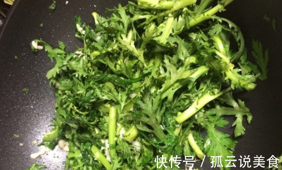 秋冬季节，怎么能少得了此菜不仅营养丰富，营养均衡！