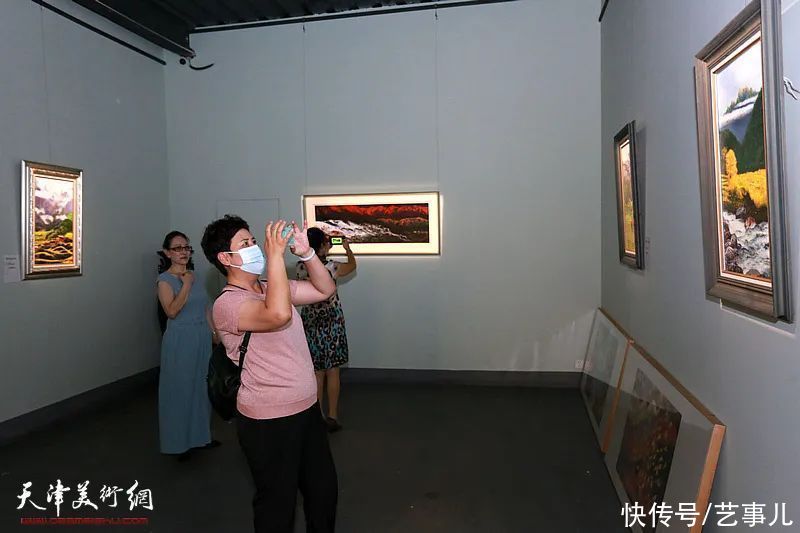 天津长城书画院|意象泼彩 随心运化——“霍然泼彩画展”在天津润松美术馆开幕