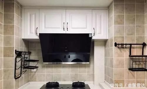 马赛克|老公坚持在过道打柜子,完工后我懵了,电视墙十分抢眼,谁见过!