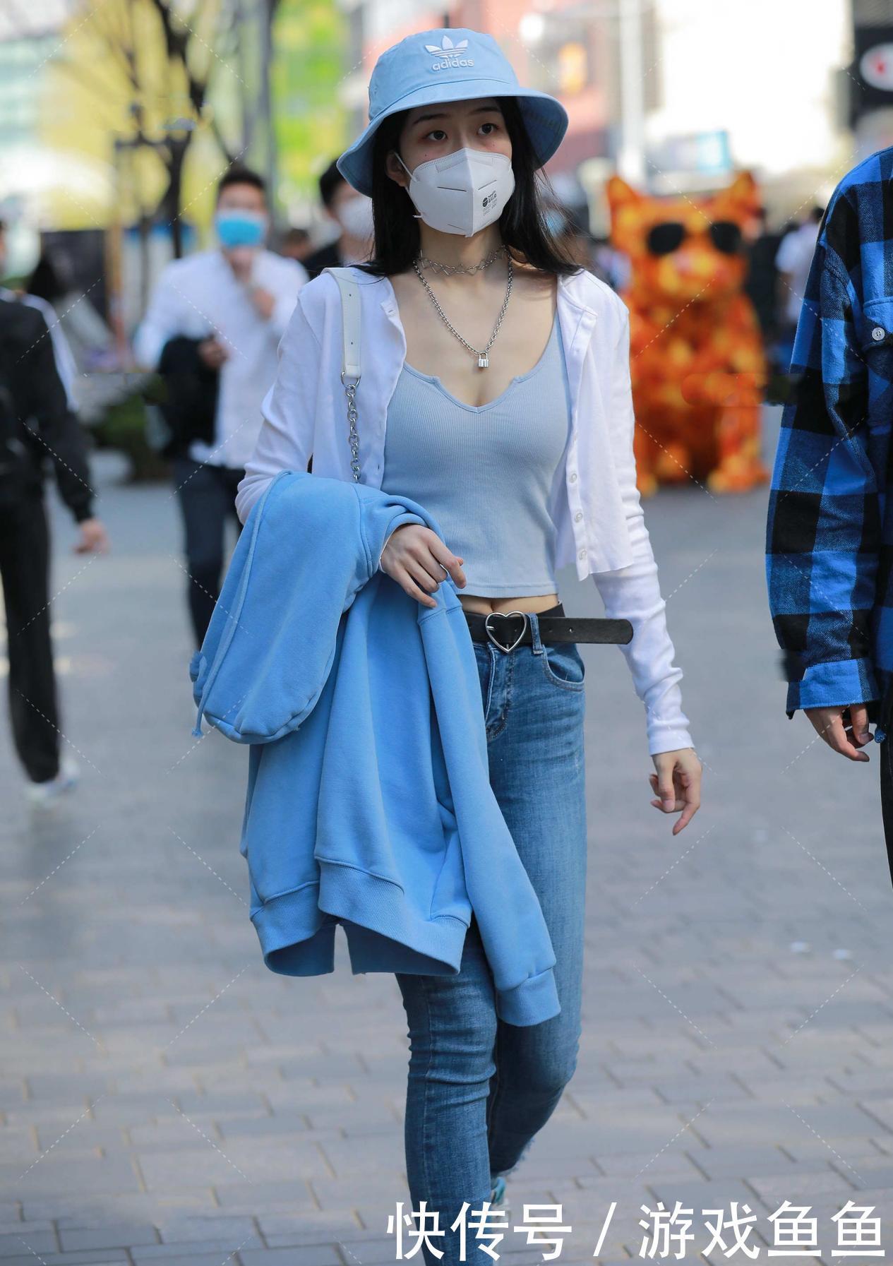 时尚感|牛仔裤想要搭出与众不同的时尚感,可以试下小编分享的搭配法