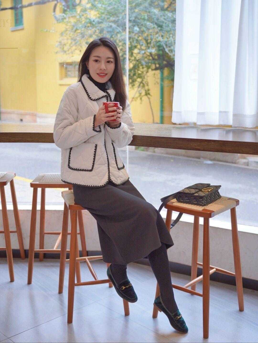 卡其色|通勤连衣裙就备这几条,精致优雅又有职业范,穿上秒变“大佬”