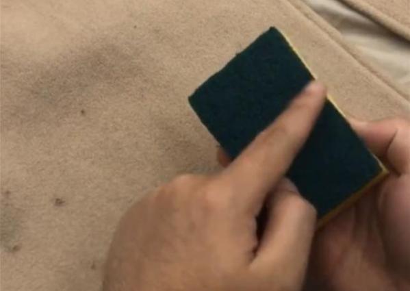 衣服穿久了经常起毛球4个办法可清除，跟新买的衣服一样
