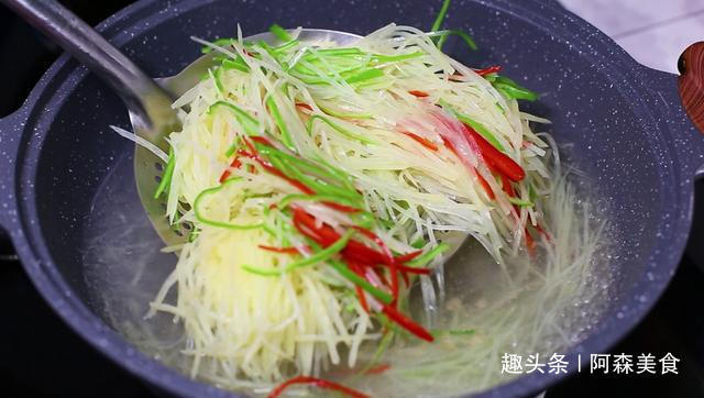 饭店的凉拌土豆丝为啥那么好吃技巧全在这，爽脆入味，一学就会