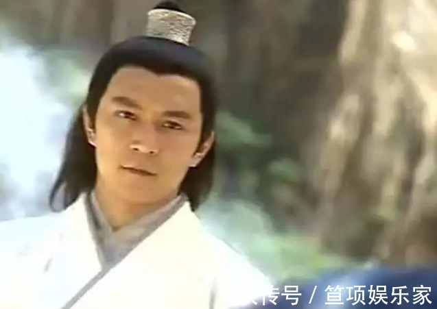 黄衫女子$倚天中,张无忌与赵敏分手后,娶了自己的师傅,实力远胜张三丰