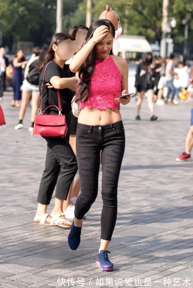 街拍|街拍：健身的小姐姐身材就是好，羡煞旁人