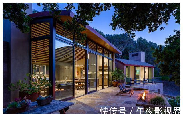 道格拉斯|林中自建小别墅,弯曲的屋顶设计还是第一次见!入户就被客厅迷住