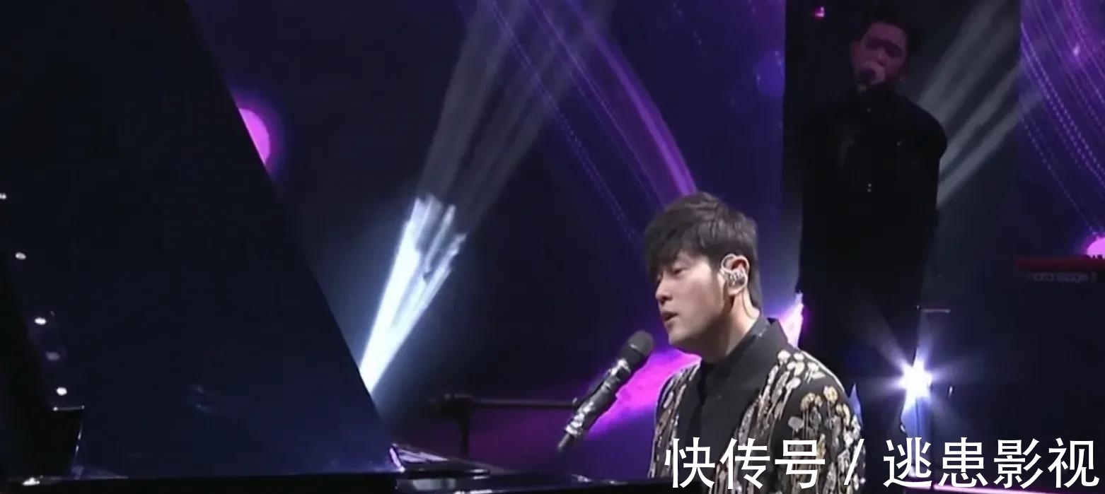 一场音乐盛典8位明星遭遇尴尬,暴露娱乐圈三大真实现状