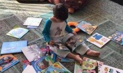 嗯哼 同样家有萌娃,看看霍思燕的客厅,再看看应采儿的,差距一览无余