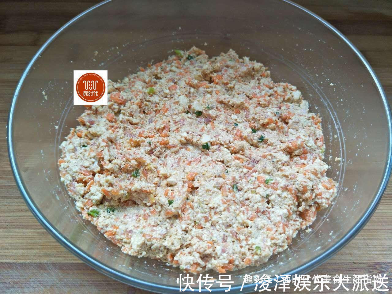 炸豆腐丸子|我炸的豆腐丸子香又嫩,怎么吃都不腻,边炸边吃,端上桌都快没了