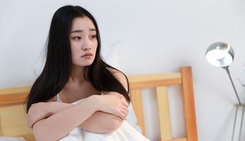 入睡难、睡得浅、失眠多梦?备好3种食材,泡水一喝,睡到自然醒