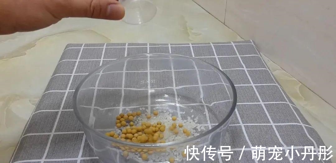 保鲜膜|以后面粉就这样做，一次炸一锅，个个香酥掉渣，比油条麻花还好吃