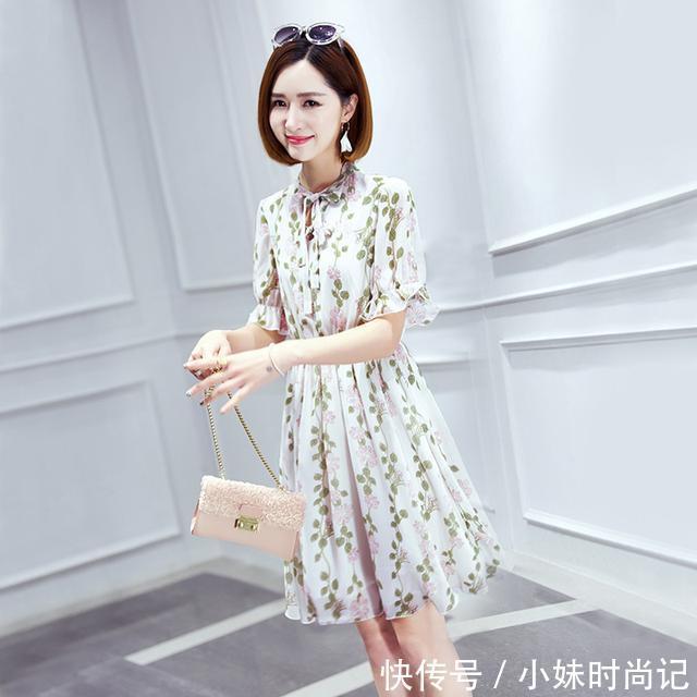 圆领|腹部偏大的胖mm,可以尝试较为宽松的裙子哦