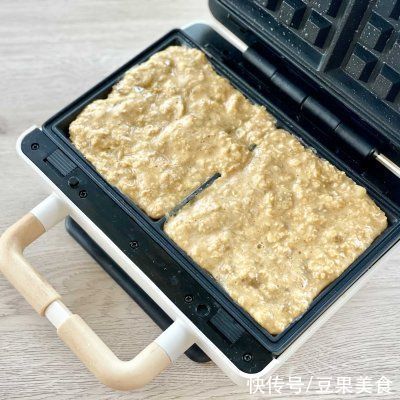 无糖无面粉的香蕉燕麦华夫饼