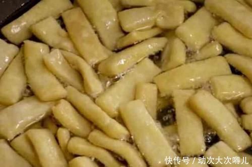 糯米粉百吃不厌的做法,开水一烫,大刀一挥,香甜酥脆,做法简单