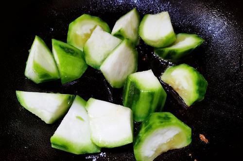 宁可不吃肉,女儿也要常吃它,直呼太鲜了,就着米饭连吃两大碗