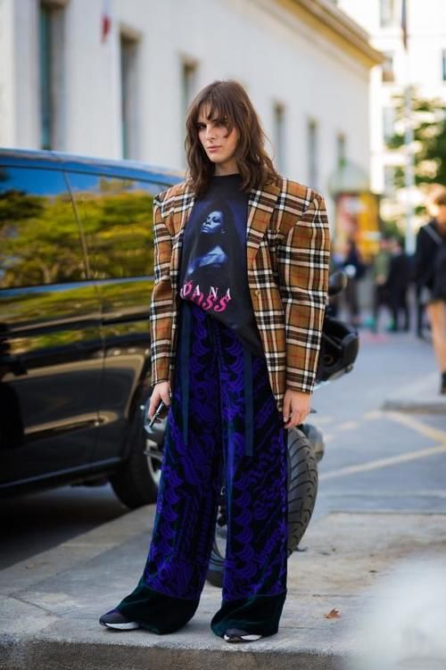 早春火了一种穿法叫:拖地裤+外套,时髦显腿长,小个子也合适