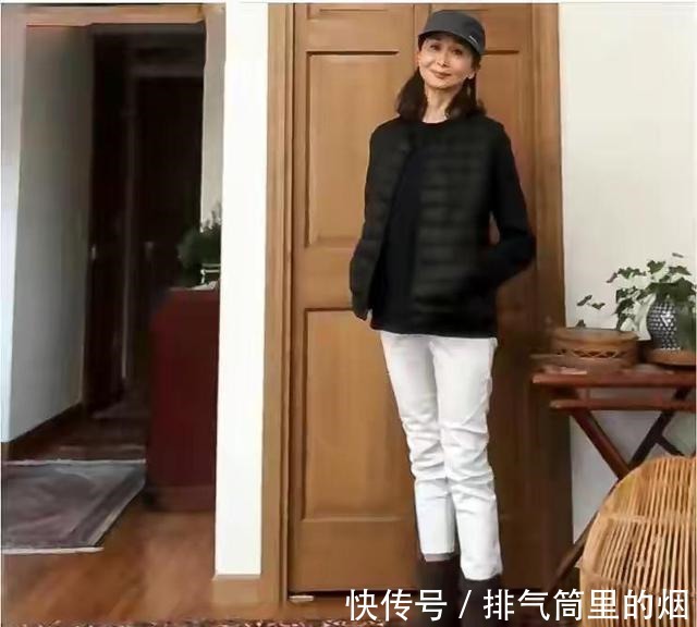 圆领衫 一位60岁的日本奶奶凭穿搭火了,穿衣简单又日常,气质不输年龄!