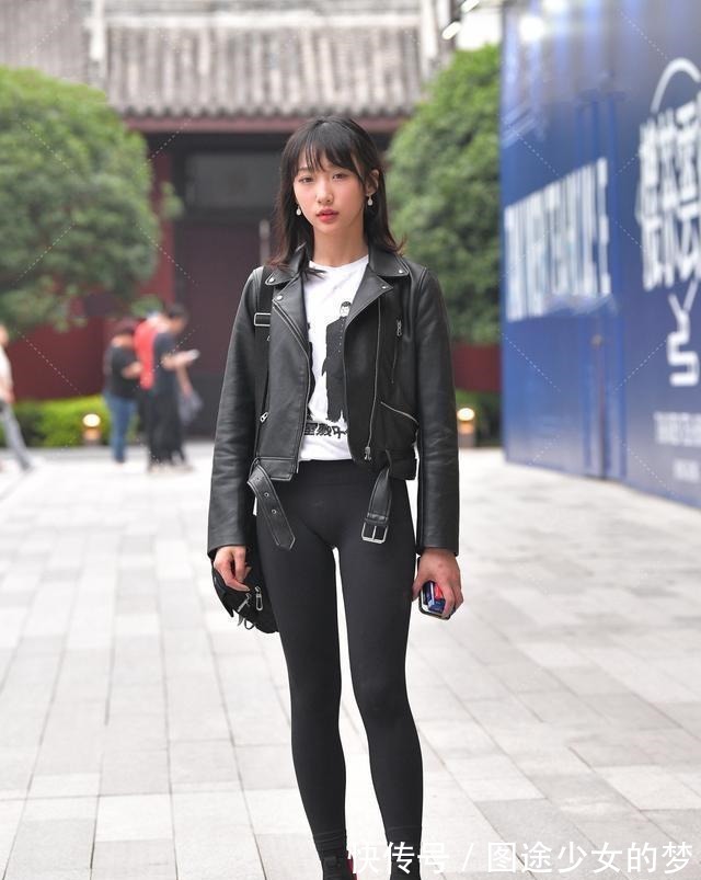 穿搭方式 打底裤小姐姐穿出时尚美感,展现出时尚美观的魅力,更加漂亮
