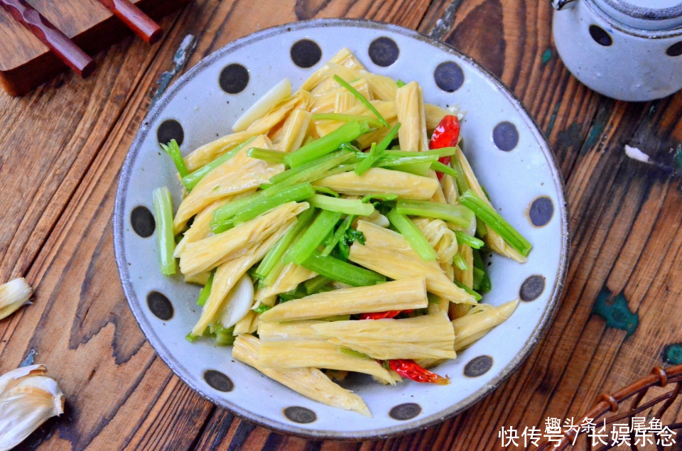 春天這菜我家經常吃,清爽開胃又好吃,簡單快手,孩子常吃身體棒