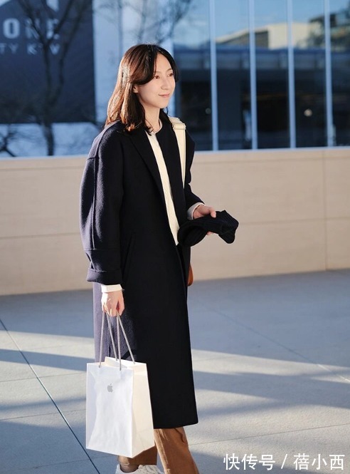 大衣 为什么有的人穿大衣不显老?不仅因为颜值,关键在于气质和懂搭配