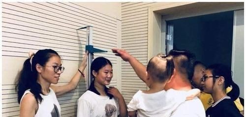 补充|孩子矮是“惯”出来的这些毛病不纠正,爸妈再高孩子也是小矮人
