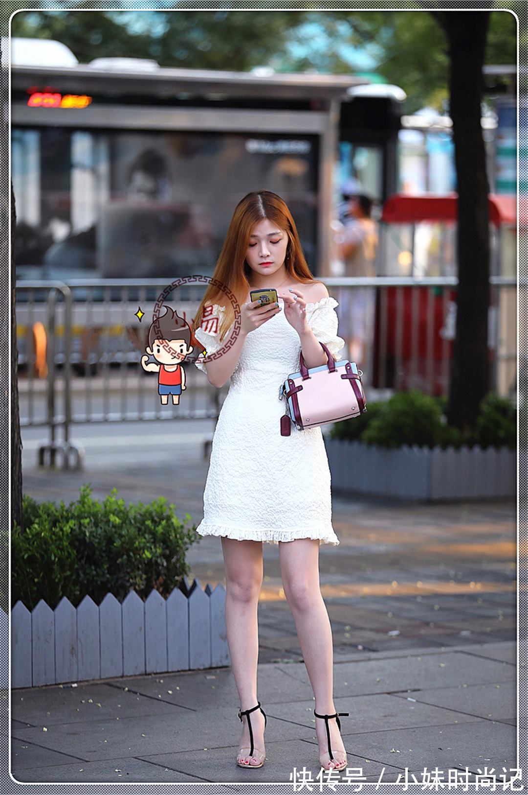 高跟鞋 90后单身美女驾驭“T形”高跟鞋,搭配单调小白裙,显得很娇俏