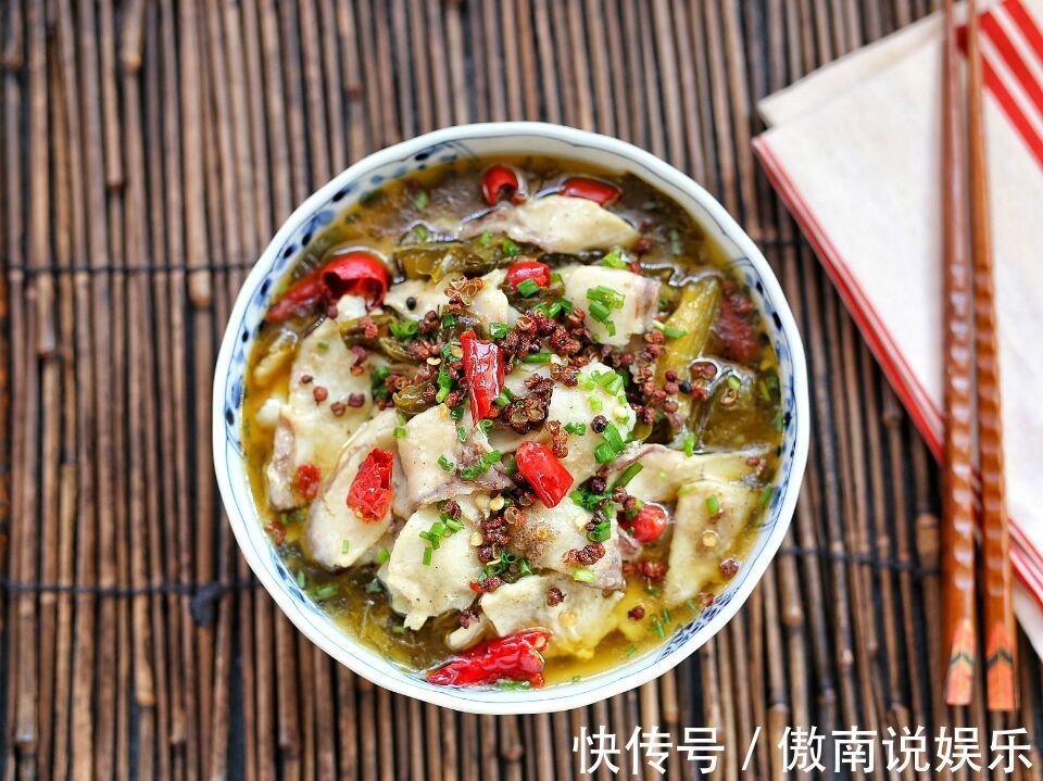 教你简版酸菜鱼做法，汤汁酸爽，鱼肉滑嫩，一次一锅都不够吃