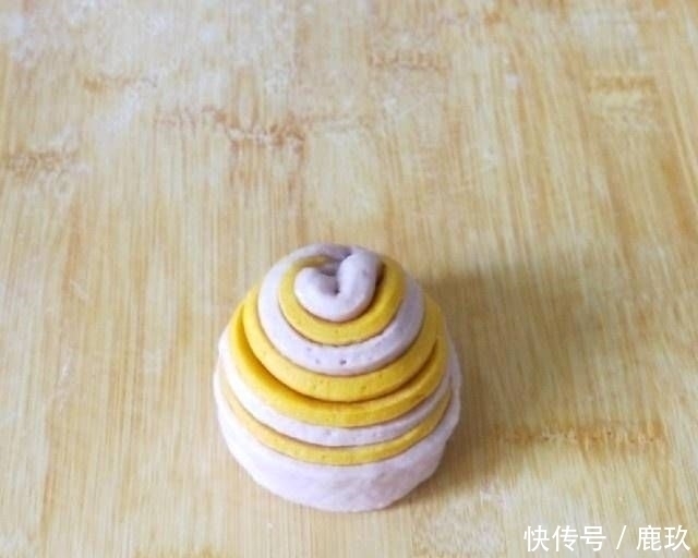 创意双色馒头,柔软丰满,营养丰富,外形可爱