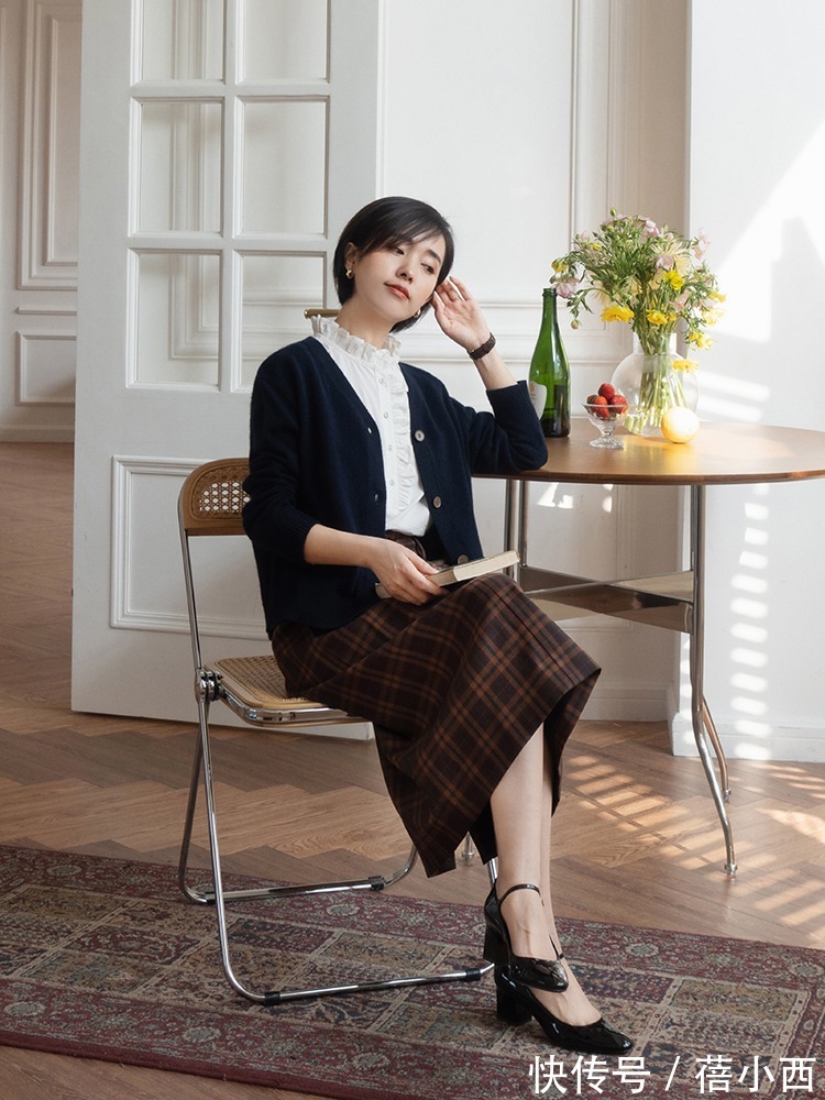 下半身 穿半身裙时别搭配小白鞋了,试试这些精致高跟鞋,高级优雅又百搭