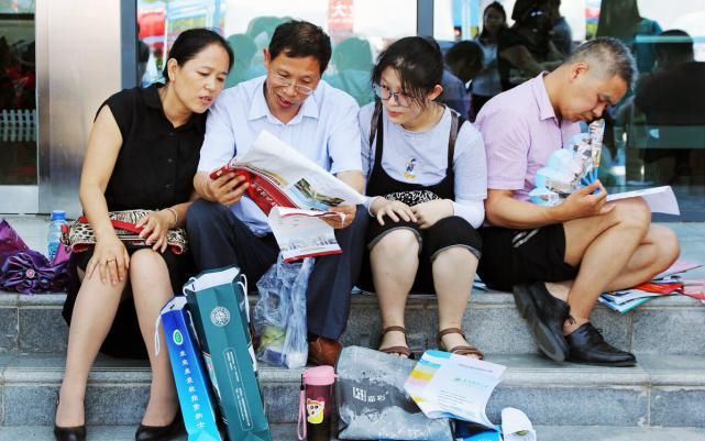 录取分不太高的211大学，中等生有机会捡漏，感兴趣的人多留意